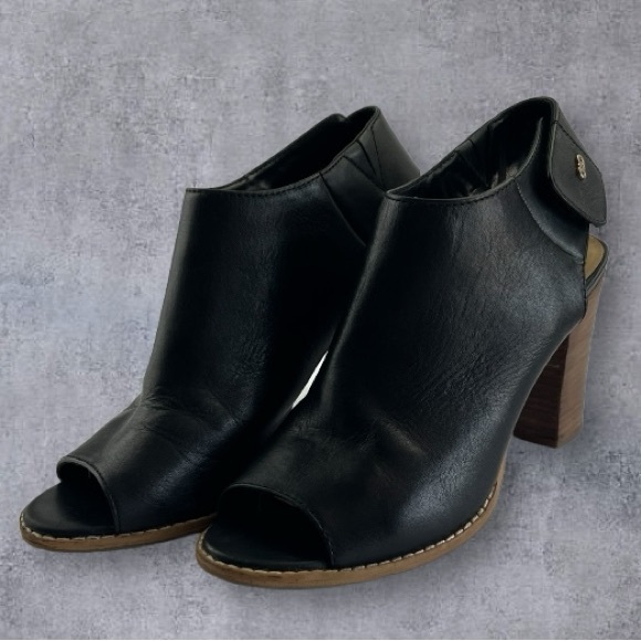 Cole Haan Wrey Black Leather Booties Block Heel Peep Toe Women’s Sz: 9B - Picture 2 of 12